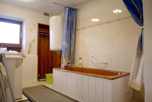 MAISON DE VILLAGE AVEC JARDIN