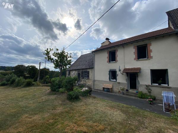 A vendre, à Chalvignac (CANTAL), dans un hameau au calme, une maison mitoyenne habitable de sui...