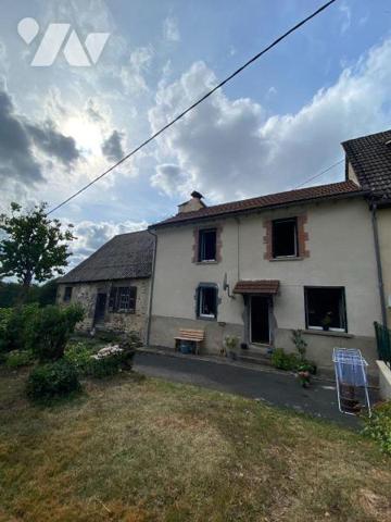 A vendre, à Chalvignac (CANTAL), dans un hameau au calme, une maison mitoyenne habitable de sui...