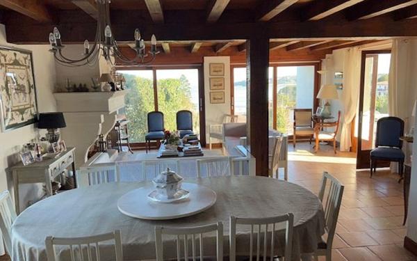 Maison à vendre    6 pièces •  Ciboure