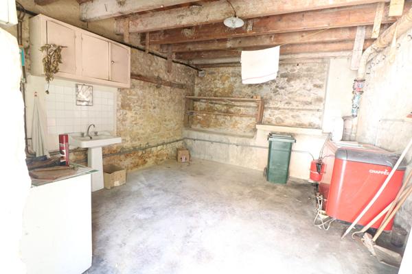 Maison en pierres au coeur du vignoble à 6 mn de MUIZON - Dépendances, cave voutée et jardin