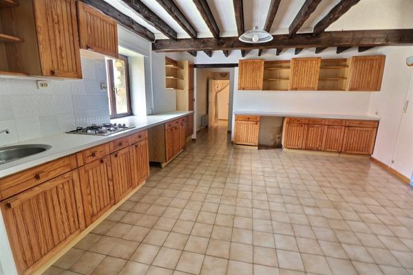 Maison en pierres au coeur du vignoble à 6 mn de MUIZON - Dépendances, cave voutée et jardin