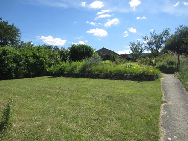 Maison en pierres au coeur du vignoble à 6 mn de MUIZON - Dépendances, cave voutée et jardin