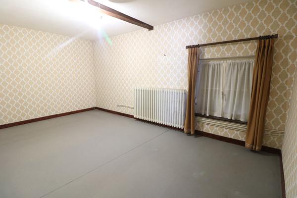 Maison en pierres au coeur du vignoble à 6 mn de MUIZON - Dépendances, cave voutée et jardin