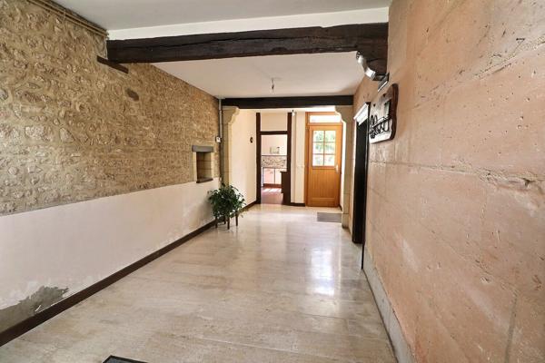 Maison en pierres au coeur du vignoble à 6 mn de MUIZON - Dépendances, cave voutée et jardin