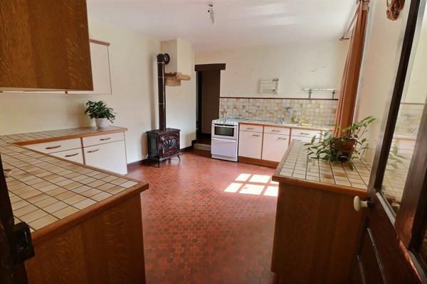 Maison en pierres au coeur du vignoble à 6 mn de MUIZON - Dépendances, cave voutée et jardin