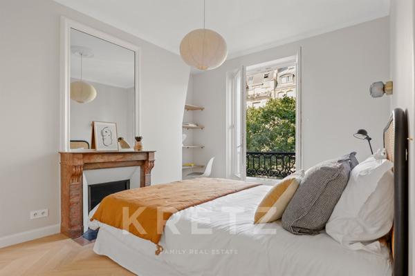 Appartement de réception avec balcon et vue Tour Eiffel