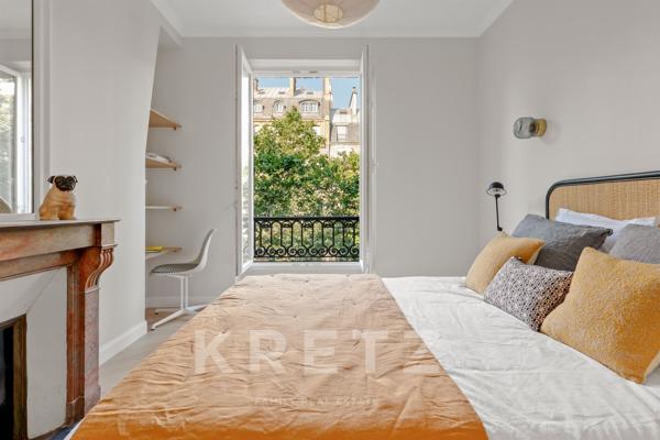 Appartement de réception avec balcon et vue Tour Eiffel