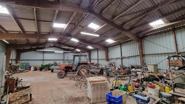 Achat - Garage et parking Callac 22160 350 m 2 2276 m 2