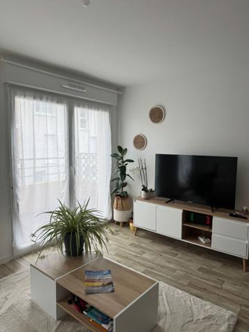 17200 ROYAN Appartement F2 meublé 1er étage - ROYAN, 42.60 m2, proche collège H.Dunant,