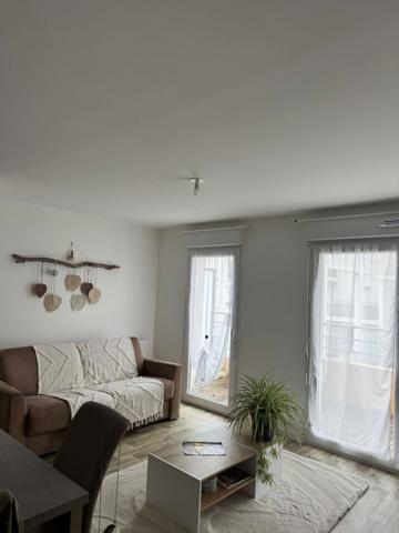 17200 ROYAN Appartement F2 meublé 1er étage - ROYAN, 42.60 m2, proche collège H.Dunant,