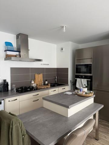 17200 ROYAN Appartement F2 meublé 1er étage - ROYAN, 42.60 m2, proche collège H.Dunant,