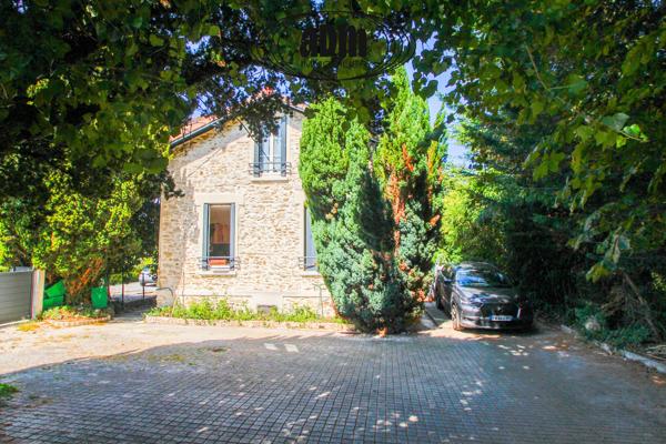 Maison
                                                                                                                                                                                                                                                                                                                        4 pièce(s)                                                                                                                                                                                                          3 chambre(s)                                                                                                                                                                                                          98.77  m²