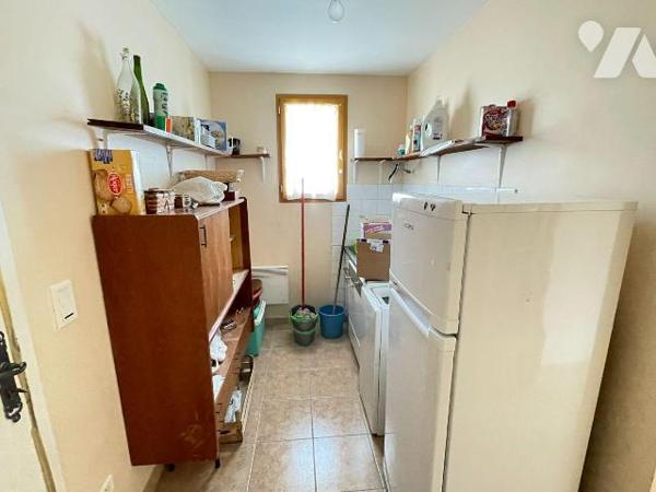 Villa de plain-pied d'env 125,69 m² située dans un quartier calme non loin du centre-ville, com...