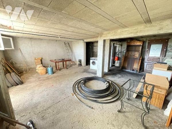 Villa de plain-pied d'env 125,69 m² située dans un quartier calme non loin du centre-ville, com...