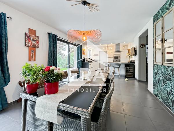 Maison familiale lumineuse, 4 chambres, 785m2 de terrain