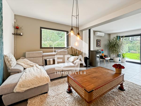 Maison familiale lumineuse, 4 chambres, 785m2 de terrain