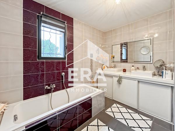 Maison familiale lumineuse, 4 chambres, 785m2 de terrain