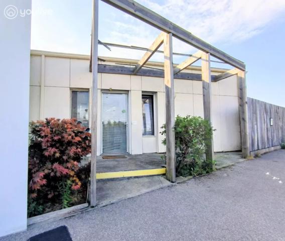RARE LOCAL PROFESSIONNEL CLÉ EN MAIN – 4 BUREAUX – PMR – PARKING – AUCUN TRAVAUX