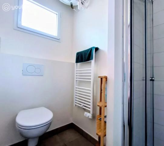 RARE LOCAL PROFESSIONNEL CLÉ EN MAIN – 4 BUREAUX – PMR – PARKING – AUCUN TRAVAUX
