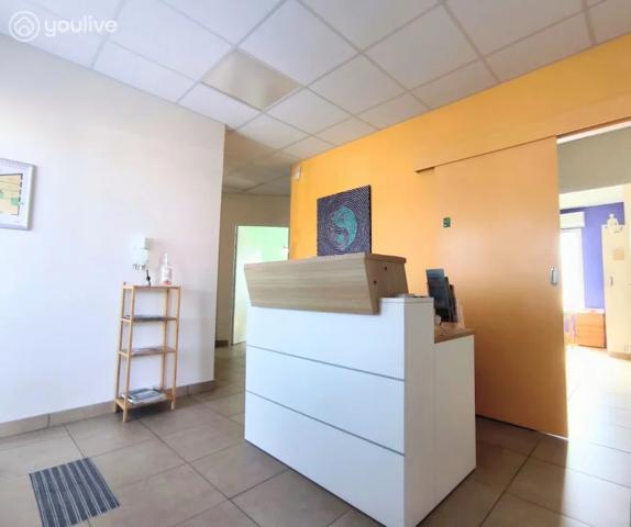 RARE LOCAL PROFESSIONNEL CLÉ EN MAIN – 4 BUREAUX – PMR – PARKING – AUCUN TRAVAUX