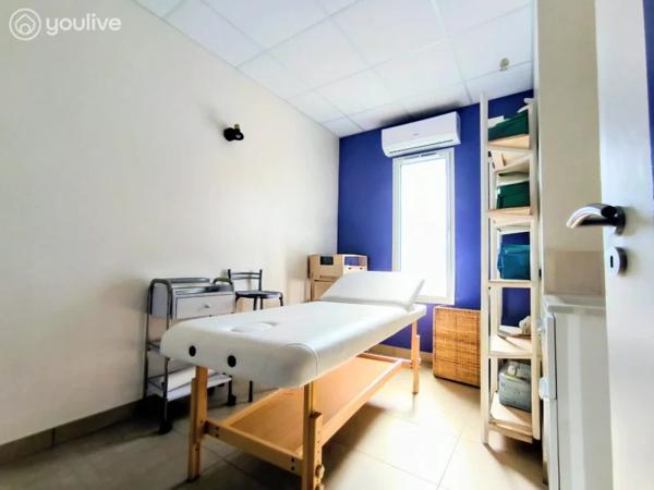 RARE LOCAL PROFESSIONNEL CLÉ EN MAIN – 4 BUREAUX – PMR – PARKING – AUCUN TRAVAUX