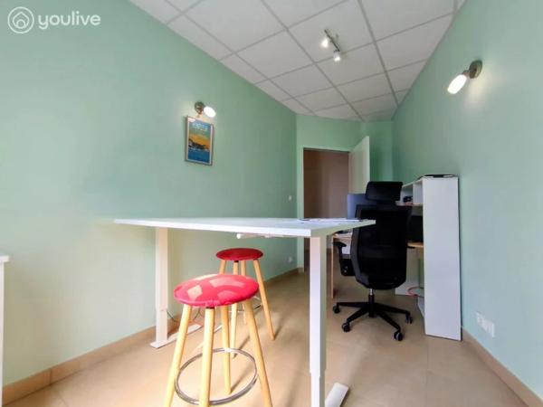 RARE LOCAL PROFESSIONNEL CLÉ EN MAIN – 4 BUREAUX – PMR – PARKING – AUCUN TRAVAUX