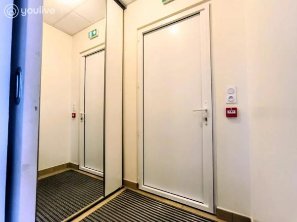 RARE LOCAL PROFESSIONNEL CLÉ EN MAIN – 4 BUREAUX – PMR – PARKING – AUCUN TRAVAUX