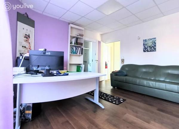 RARE LOCAL PROFESSIONNEL CLÉ EN MAIN – 4 BUREAUX – PMR – PARKING – AUCUN TRAVAUX
