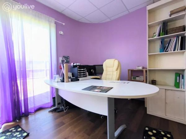 RARE LOCAL PROFESSIONNEL CLÉ EN MAIN – 4 BUREAUX – PMR – PARKING – AUCUN TRAVAUX