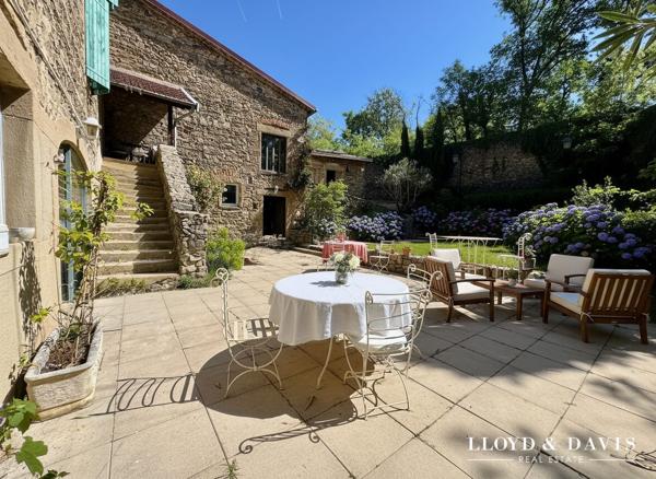 Domaine de caractère sur 3 ha, rénové avec gîte et chambres d'hôtes