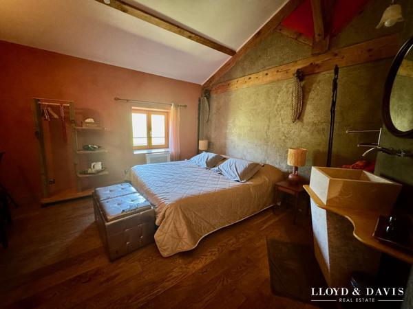 Domaine de caractère sur 3 ha, rénové avec gîte et chambres d'hôtes