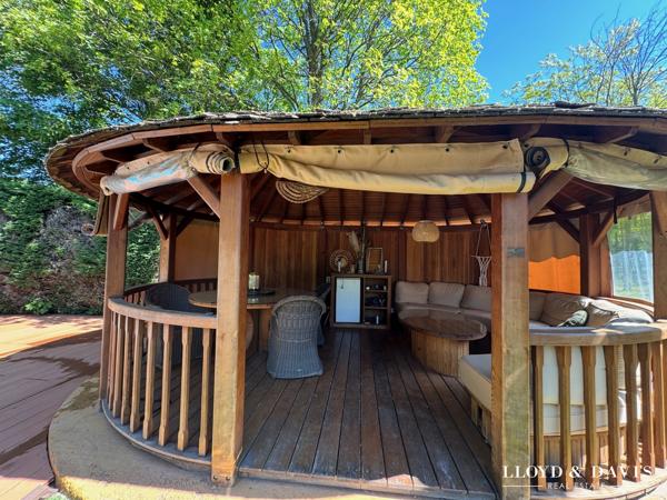 Domaine de caractère sur 3 ha, rénové avec gîte et chambres d'hôtes