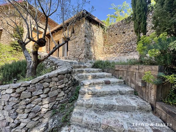 Domaine de caractère sur 3 ha, rénové avec gîte et chambres d'hôtes