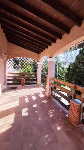 Maison avec jardin paysagé, terrasses et piscine –  Alès (30100)