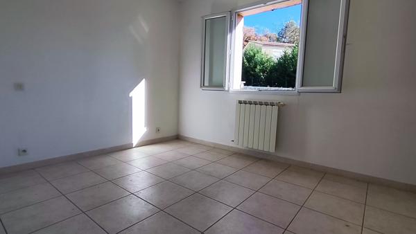 Maison avec jardin paysagé, terrasses et piscine –  Alès (30100)