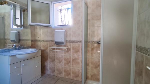 Maison avec jardin paysagé, terrasses et piscine –  Alès (30100)