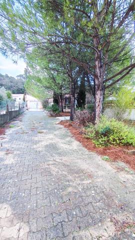 Maison avec jardin paysagé, terrasses et piscine –  Alès (30100)