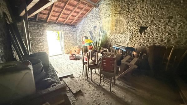 Tarbes périphérie, village dynamique Maison de village à rénover idéale grande famille ou investisseurs.