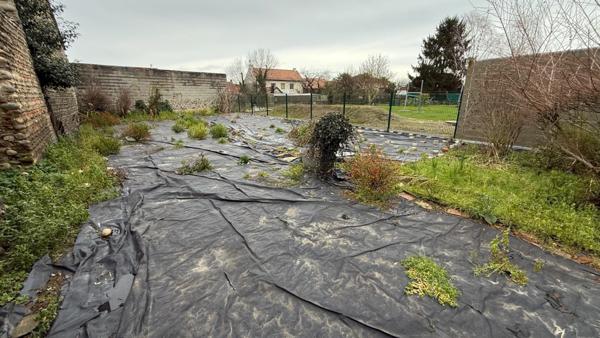 Tarbes périphérie, village dynamique Maison de village à rénover idéale grande famille ou investisseurs.