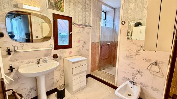 Tarbes périphérie, village dynamique Maison de village à rénover idéale grande famille ou investisseurs.