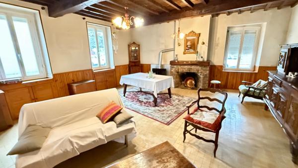 Tarbes périphérie, village dynamique Maison de village à rénover idéale grande famille ou investisseurs.