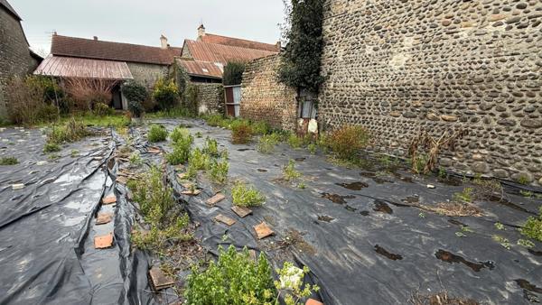 Tarbes périphérie, village dynamique Maison de village à rénover idéale grande famille ou investisseurs.