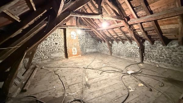 Tarbes périphérie, village dynamique Maison de village à rénover idéale grande famille ou investisseurs.