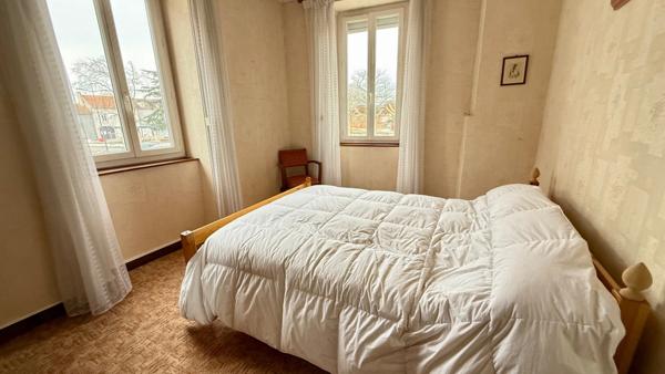 Tarbes périphérie, village dynamique Maison de village à rénover idéale grande famille ou investisseurs.