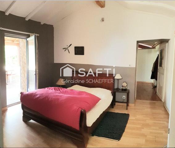 Mas en pierre de 240 m2 , jardin de 2430m2, Véranda, Garages