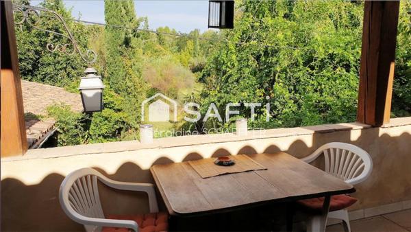 Mas en pierre de 240 m2 , jardin de 2430m2, Véranda, Garages