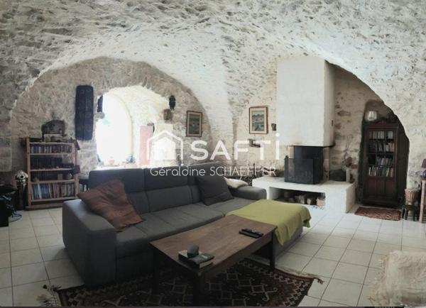 Mas en pierre de 240 m2 , jardin de 2430m2, Véranda, Garages