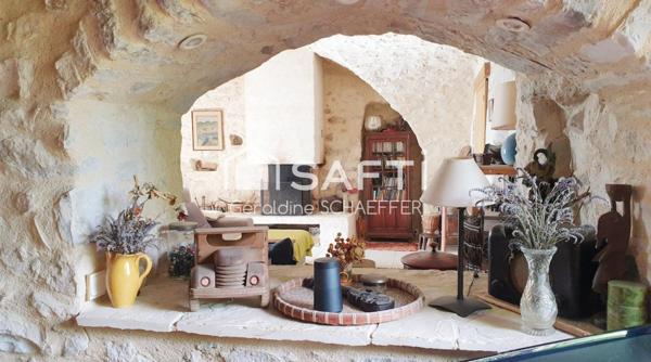 Mas en pierre de 240 m2 , jardin de 2430m2, Véranda, Garages