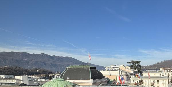 Appartement Aix Les Bains 1 pièce 36 m2 au sein d'un ancien palace majestueux en centre-ville